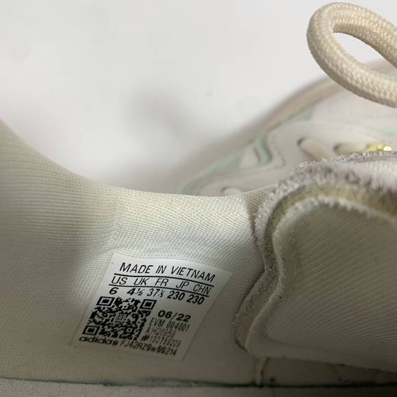 Adidas Women’s Ozweego Originals Athletic Shoes Size 6 Green - Picture 8 of 8